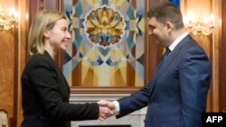 EU foreign policy chief Federica Mogherini (left) made her comments on December 8 after meeting with Ukrainian Prime Minister Volodymyr Hroysman (right) in Brussels. (file photo)