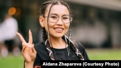 Сурдоаудармашы Айдана Жапарова