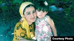 Омина со своей матерью