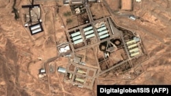 تصویری ماهواره‌ای از پایگاه نظامی پارچین که ظن آن می‌رود بخش از فعالیت‌های تحقیقات هسته‌ای ایران در رابطه با ساخت سلاح آن‌جا متمرکز شده باشد.