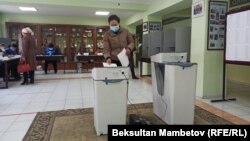 Один из избирательных участков в Кыргызстане. 11 апреля 2021 года. 