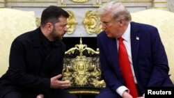 Президенти України Володимир Зеленський (л) і США Дональд Трамп під час спілкування з пресою, Білий дім, Вашингтон, 18 серпня 2025 року