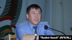 Рамазон Раҳимов, вазири умури дохилии Тоҷикистон зимни нишасти хабарӣ. 19-уми июли соли 2013.