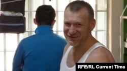 Кадр із фільму «Почему в России пытают», знятого російським журналістом Юрієм Дудьом. 