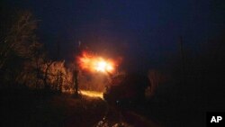 Український веде вогонь із артилерії на Покровському напрямку, грудень 2024 року