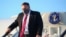 Mike Pompeo prilikom dolaska u posetu Velikoj Britaniji, na aerodromu u Londonu 20. jula 2020.