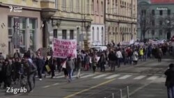 Járványügyi intézkedések ellen tüntettek Kelet-európa-szerte