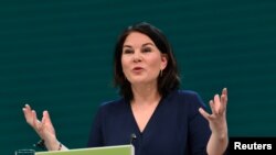 Annalena Baerbock beszédet tart jelöltsége bejelentését követően Berlinben, 2021. április 19-én