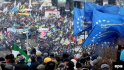 «Бачимо на холодних вулицях Києва чоловіків і жінок із європейськими прапорами, що борються за Україну та за своє майбутнє» – Жозе Мануель Баррозу