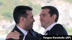  Primul ministru grec, Alexis Tsipras, și omologul sau macedonian, Zoran Zaev, June 17, 2018