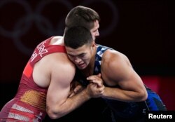 Акжол Махмудовдун финалдагы атаандашы венгриялык 34 жаштагы Тамаш Лёринц Лондон Олимпиадасында күмүш байге уткан, 2019-жылдагы дүйнө чемпиону, Европанын төрт жолку чемпиону болгон.