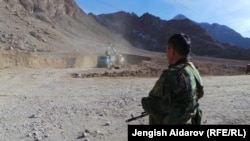Близ села Ак-Сай в Баткенсой области Кыргызстана. 