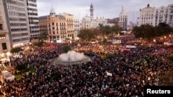 Na ulicama Valensije, svoje nezadovoljstvo su iskazali deseci hiljada Španaca.