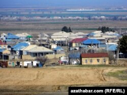 Türkmenistanda bir oba. Arhiw suraty. 2014 ý.