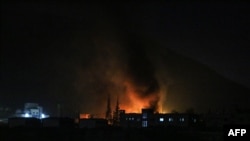 Dim se diže na periferiji Damaska ​​nakon izraelskih zračnih napada 9. decembra.