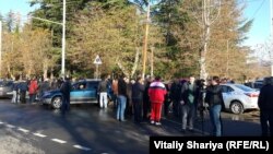 Четыре месяца назад, 3 декабря прошлого года, проходил точно такой же пикет, с участием тех же самых людей