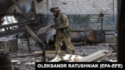 Украински војник во Северодонецк- 19 јуни 2022 година. 