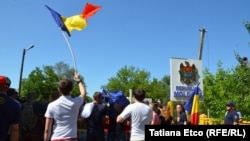 Grup de unioniști pe podul de la Leușeni-Albița