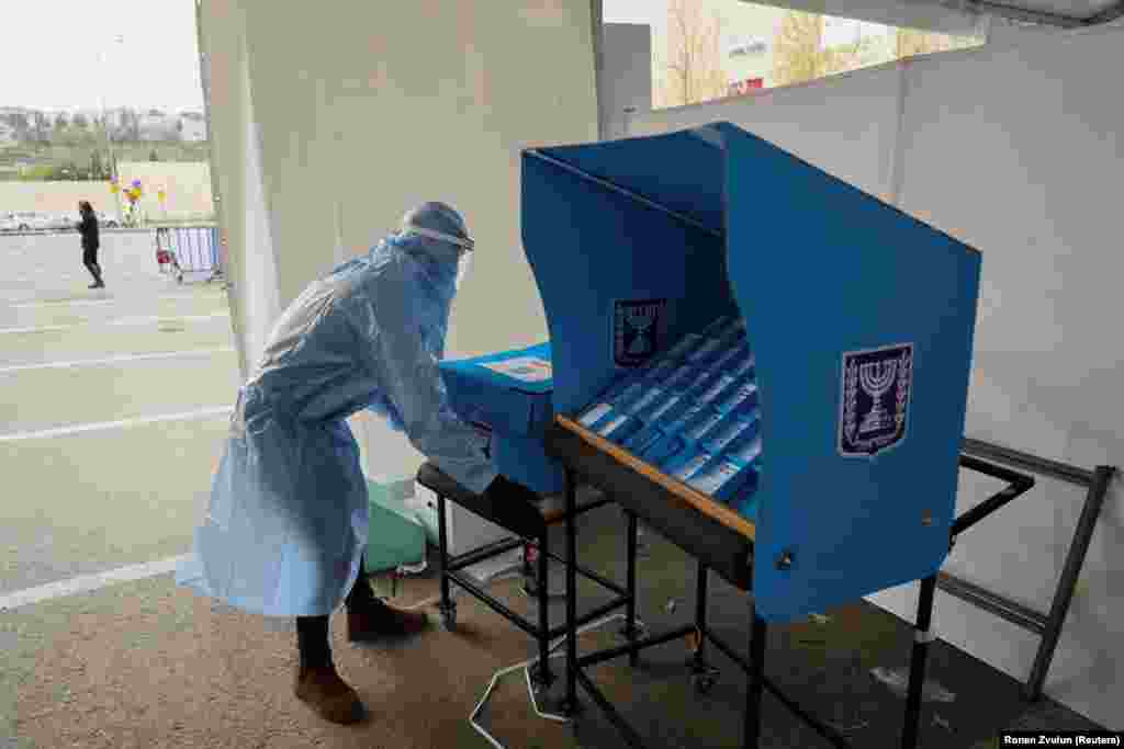 A karanténban lévő, illetve koronavírussal fertőzött izraeliek számára hozták létre ezeket a mozgó urnákat.