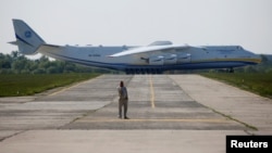 Найбільший у світі транспортний літак АН-225 «Мрія», який виготовило держпідприємство «Антонов» 