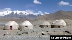 Бетонные юрты в Синьцзяне.