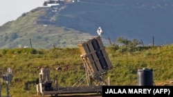 O fotografie a sistemului de apărare anti-rachetă israelian Dome instalat pe înălțimile Golan