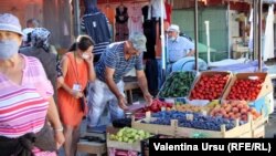 La piața, în Cimișlia.