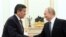 Кыргызстандын президенти Сооронбай Жээнбеков менен орус президенти Владимир Путин, Москва шаары, 12-июль 2019-жыл. 
