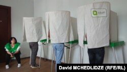 Борьба за власть продолжается опять между двумя политическими силами