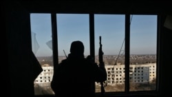 Reporterii RFE/RL de pe linia frontului reflectează asupra celor 3 ani de război la scară largă a Rusiei împotriva Ucrainei