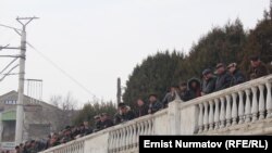 Ош: Көпүрө көйгөйү, кыйналган тургундар