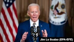 Джо Байден хочет стать политиком номер один в Украине, считает международник Иван Яковина