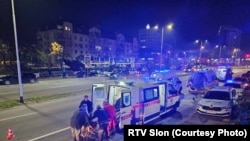 Противпожарни екипи пред домот за стари лица во Тузла, каде што избувна пожар, Тузла, Босна и Херцеговина.