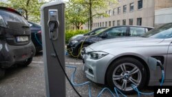 Korišćenje svih ovih punionica će biti besplatno prvih godinu dana (na fotografiji jedna od takvih punionica u Oslu)