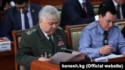 Экс главы ГКНБ и МВД Орозбек Опумбаев и Кашкар Джунушалиев. 19 июня 2019 года.