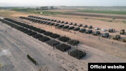 Тажик куралдуу күчтөрү. Иллюстрациялык сүрөт.