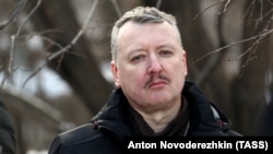 Найвідомішим громадянином Росії, який мешкає в Москві і мав причетність до сепаратистських угруповань на Донбасі, є Ігор Гіркін, знаний за псевдо «Стрєлков»