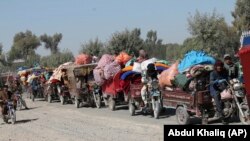 Ооганстандын түштүгүндөгү Гилменд провинциясында чабуулдардан улам жер которгон тургундар. 13-октябрь, 2020-жыл.