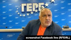 Бойков Борисов по време на живо излъчване по Фейсбук