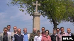 Veterani de război la Crucea de lîngă Coșnița