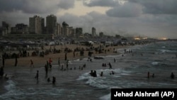 Përpjekjet e palestinezëve për jetë normale mes luftës në Gazë