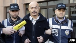 Jusuf Sonmez gjatë arrestimit në Stamboll. 