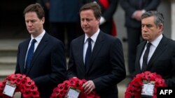 Lider Liberalno demokratske stranke Nick Clegg, lider konzervativaca David Cameron i premijer Gordon Brown 