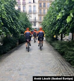 A biciklis rendőrök mindenhol ott vannak.