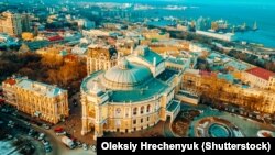 У жовтні 2021 року генеральна прокурорка України підписала підозру кільком людям, в тому числі – меру Геннадію Труханову та його заступнику Олегу Бриндаку, у завданні збитків територіальній громаді Одеси на більше ніж 558 мільйонів гривень