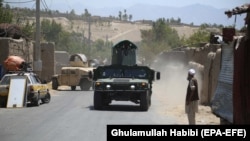 Афганистанските военни патрулират регион, застрашен от офанзива на талибаните