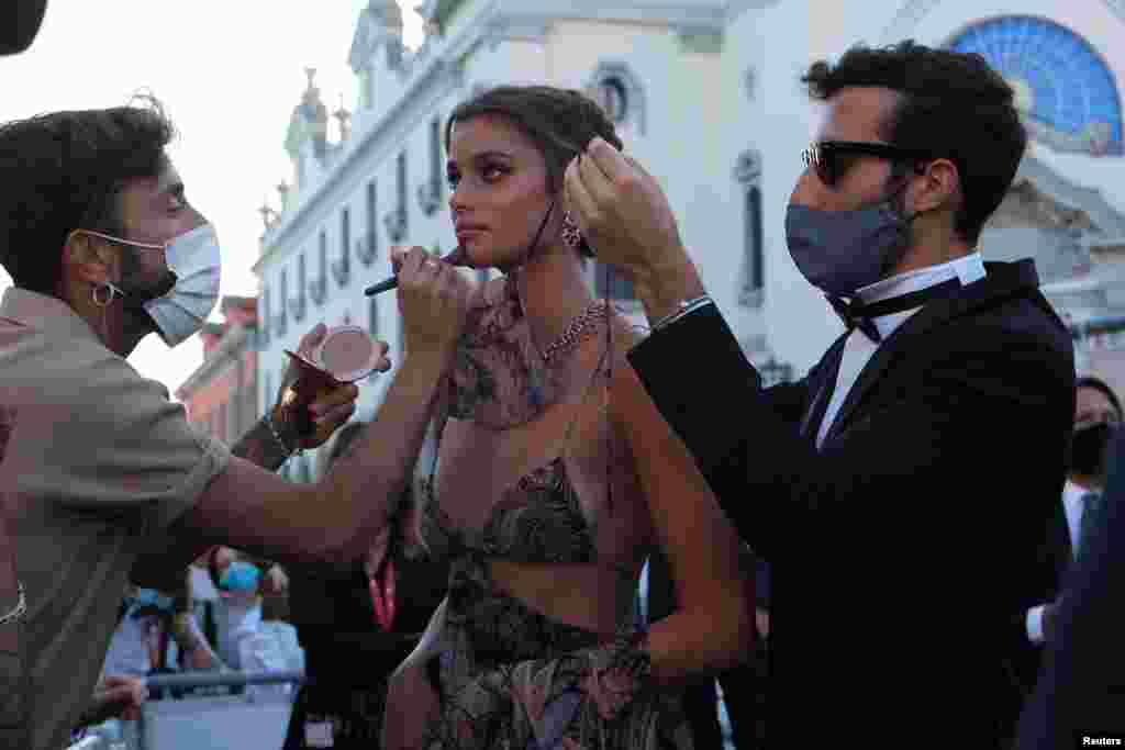 Taylor Hill merr pjesë në ceremoninë gala të edicionit të 77-të të Fesivalit Ndërkombëtar të Filmit në Venecia.