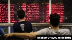  یک سال پیش، شاخص ۲۰۰ هزار واحدی بورس تهران نشانگر هزار میلیارد تومان دادوستد بود. امروز، شاخص کمابیش یک میلیون واحدی نشانگر ۱۰ هزار میلیارد تومان دادوستد است.