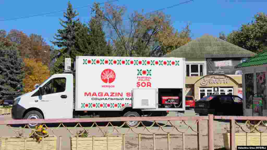 Moldova - people in Cupcini town