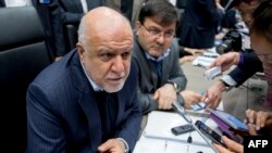 زنگنه می‌گوید که هیچ محدودیتی برای همکاری و مذاکره با شرکت‌های آمریکایی به‌منظور توسعه منابع نفت و گاز ایران نداریم.